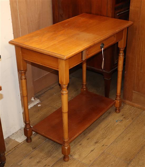 A reproduction oak side table W.80cm